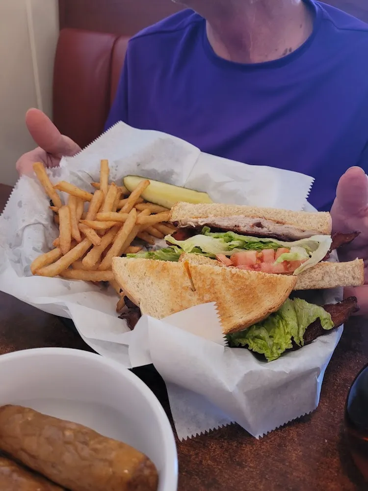 Club Sandwich Basket